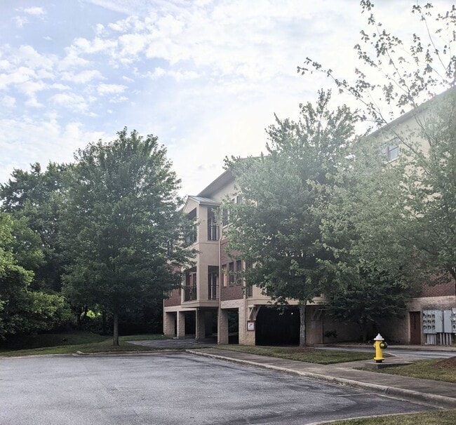 Building Photo - 475 S Church St