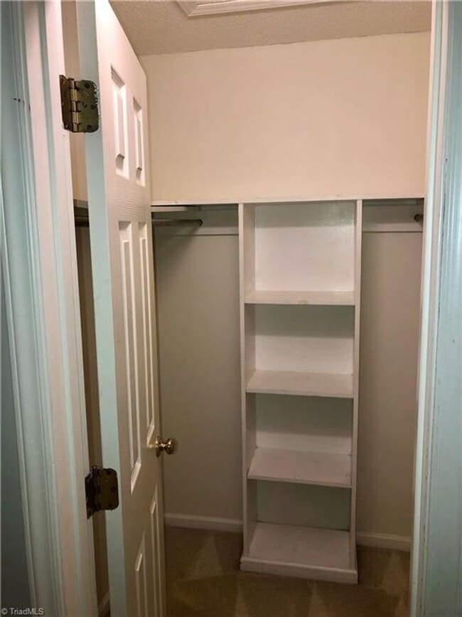 Building Photo - Coming soon ! 2 BED/ 1 BATH