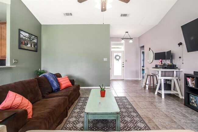 Building Photo - 709 Sapling Cove