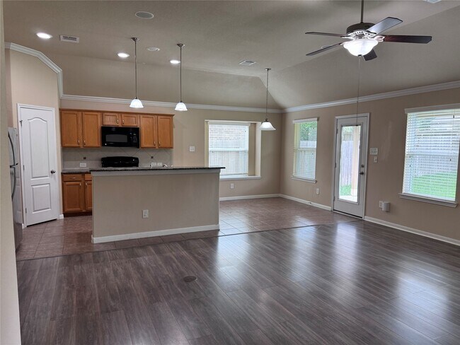 Building Photo - 151 Forest Heights Ln
