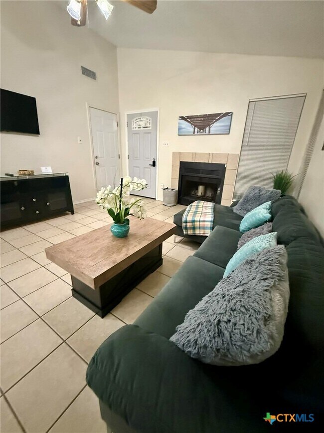 Building Photo - 907 Haynes Dr