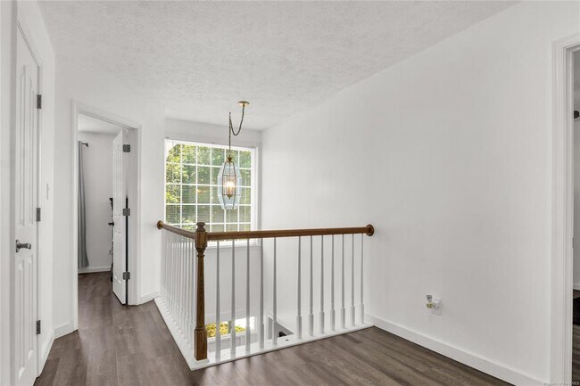 Building Photo - 717 Lantern Pl