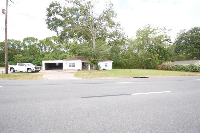 Building Photo - 2140 Hwy 6