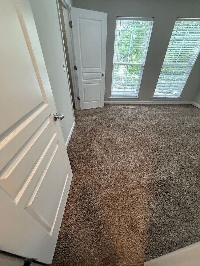 Building Photo - 15-1527 Kisling