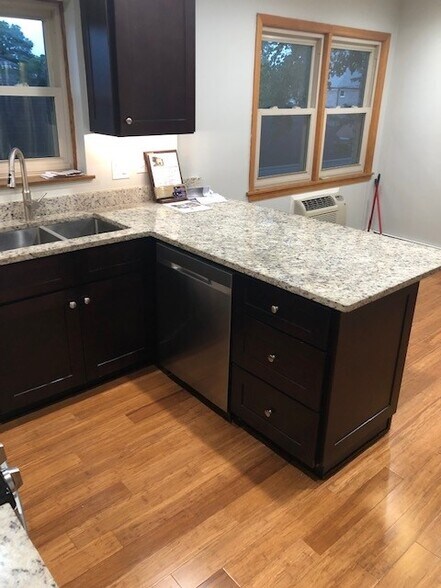 Building Photo - 109 N Avon Rd