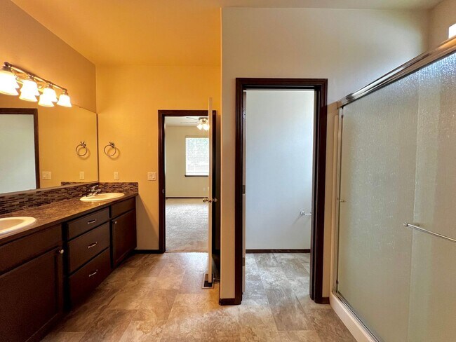 Building Photo - Home in West Valley with garage & back yard!