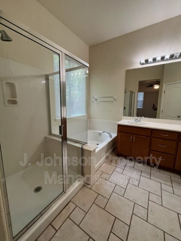 Building Photo - 436 Goodall St