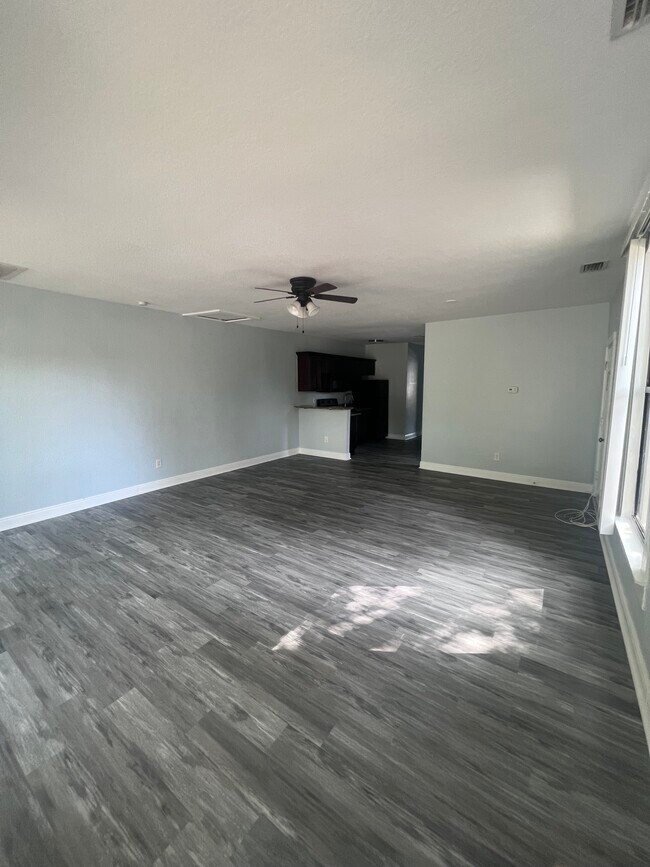 Building Photo - 3649 Haines Rd N