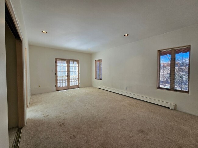 Building Photo - 570 1/2 Garcia St