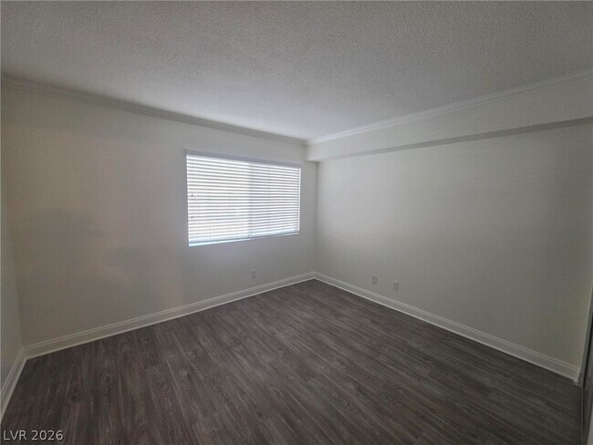 Building Photo - 2750 S Durango Dr