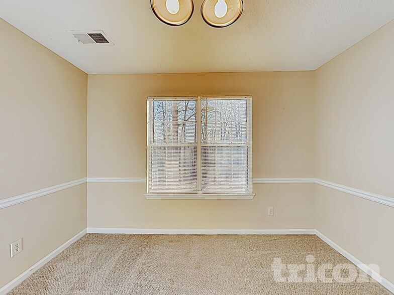 Building Photo - 4600 White Rd