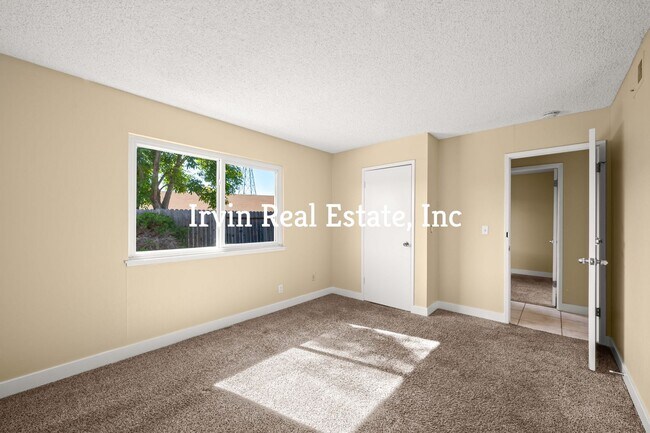 Building Photo - 3 Bedrom and 2  bath Single story homein a cl-de-sac
