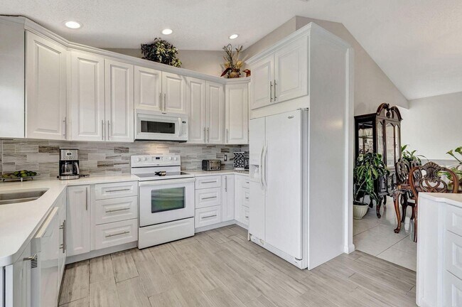 Building Photo - 8320 Waterline Dr
