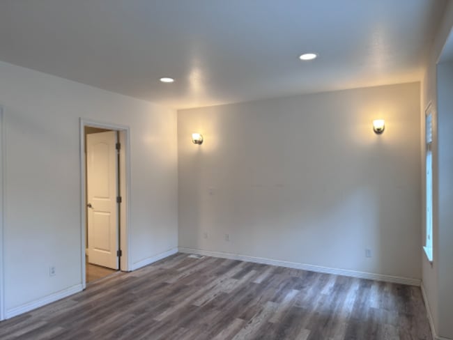 Building Photo - 6368 23rd Ave SW