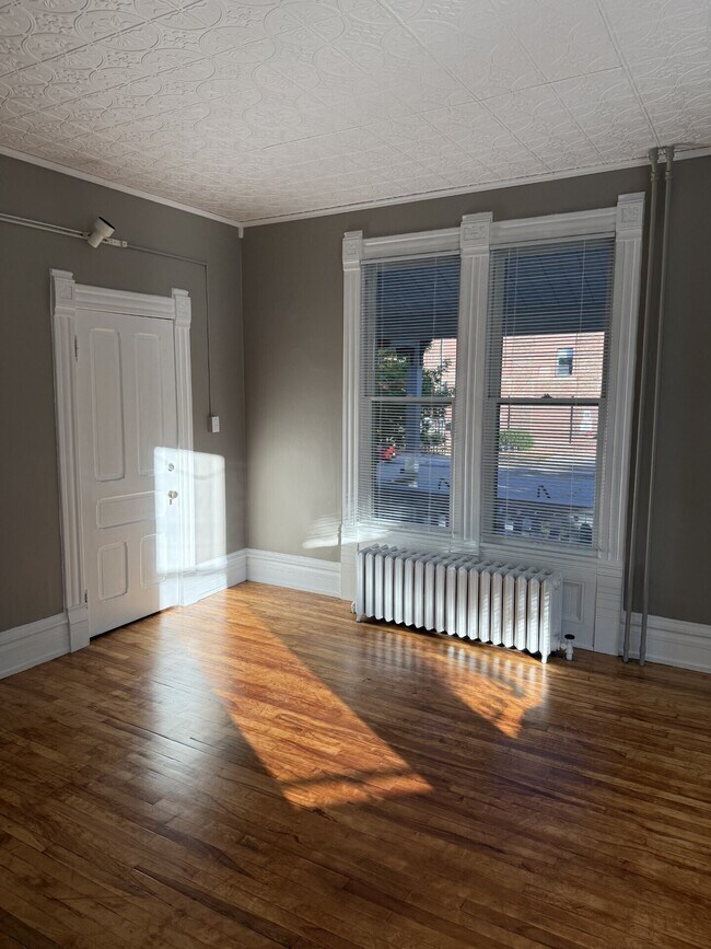 Building Photo - 823 Virginia Ave
