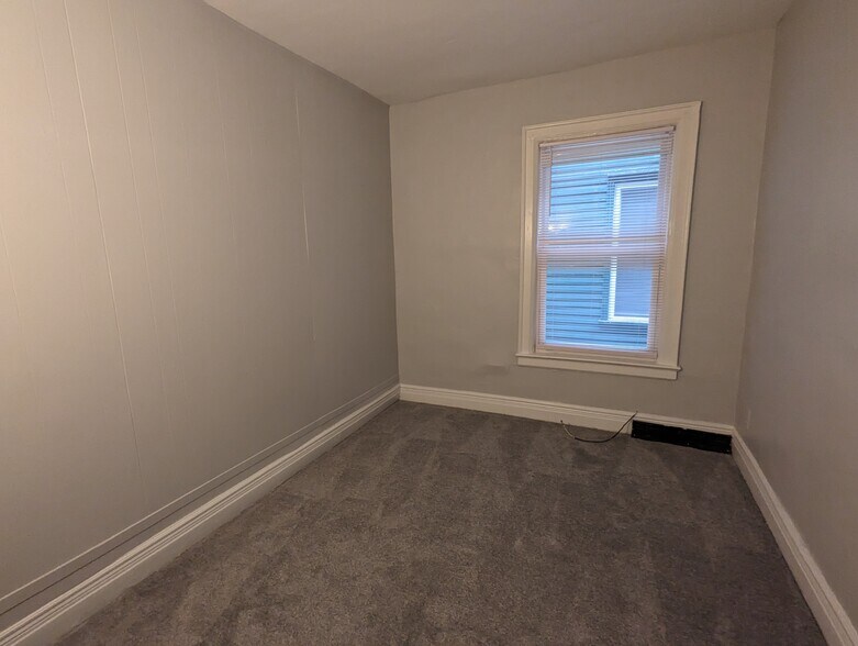 Building Photo - 576 Potomac Ave