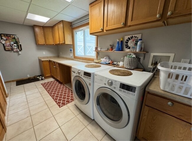 Building Photo - 8370 Hillside Trail S