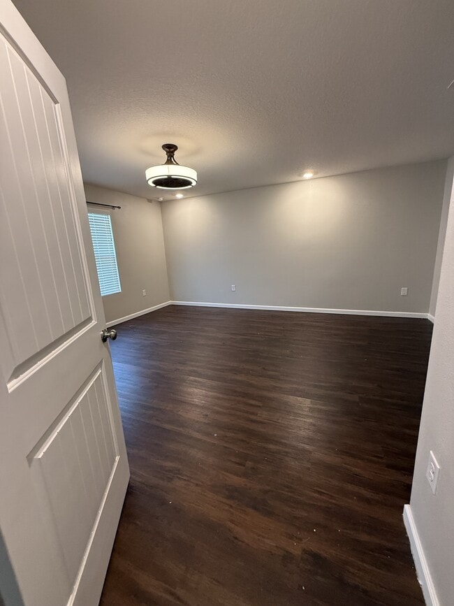 Building Photo - 1004 Limpkin St