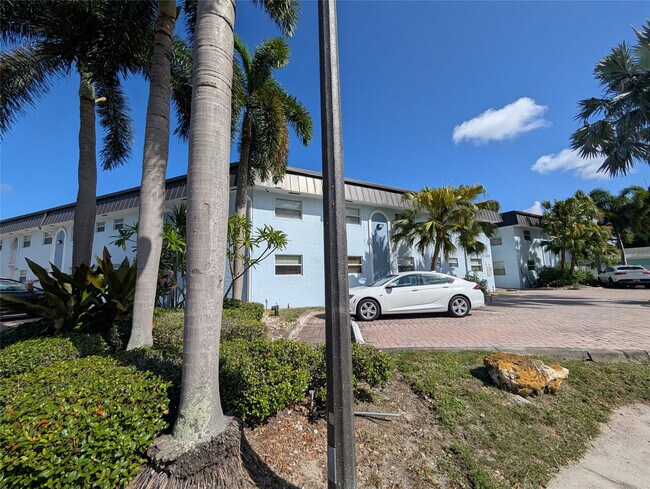 Building Photo - 1470 N Dixie Hwy