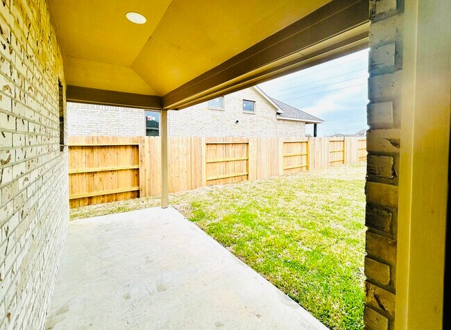 Building Photo - 2940 Tantara Dr