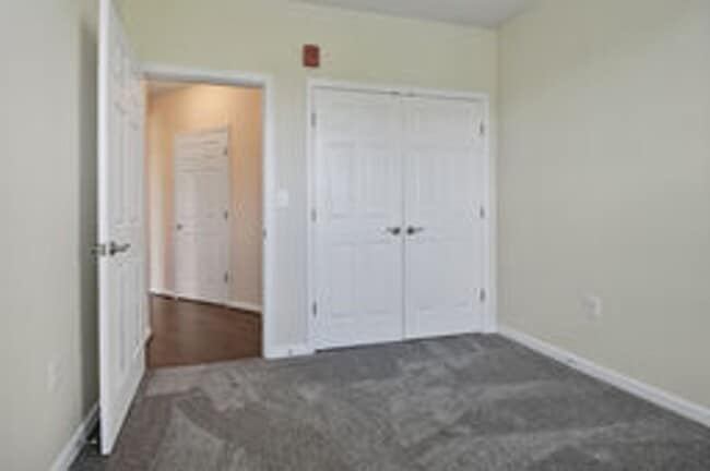 Building Photo - Spacious and Modern 2BR/2BA Condo in Norbe...