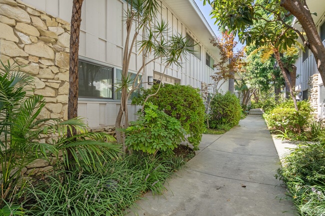 Building Photo - 4040 Grand View Blvd