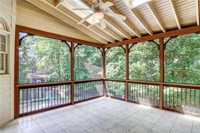Building Photo - 510 Jacaranda Ct