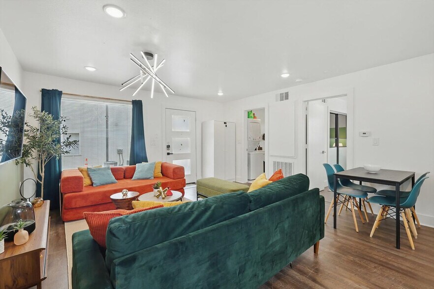 Building Photo - 4416 San Jacinto St