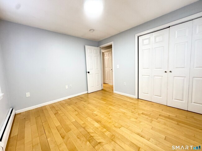 Building Photo - 8 Wildwood Rd