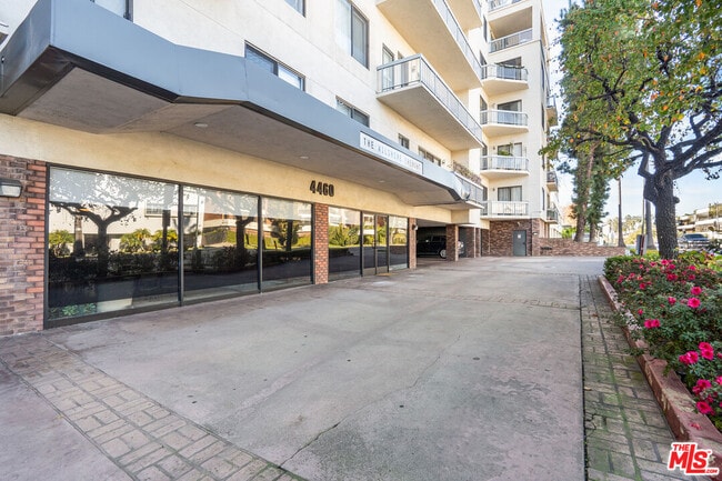 Building Photo - 4460 Wilshire Blvd