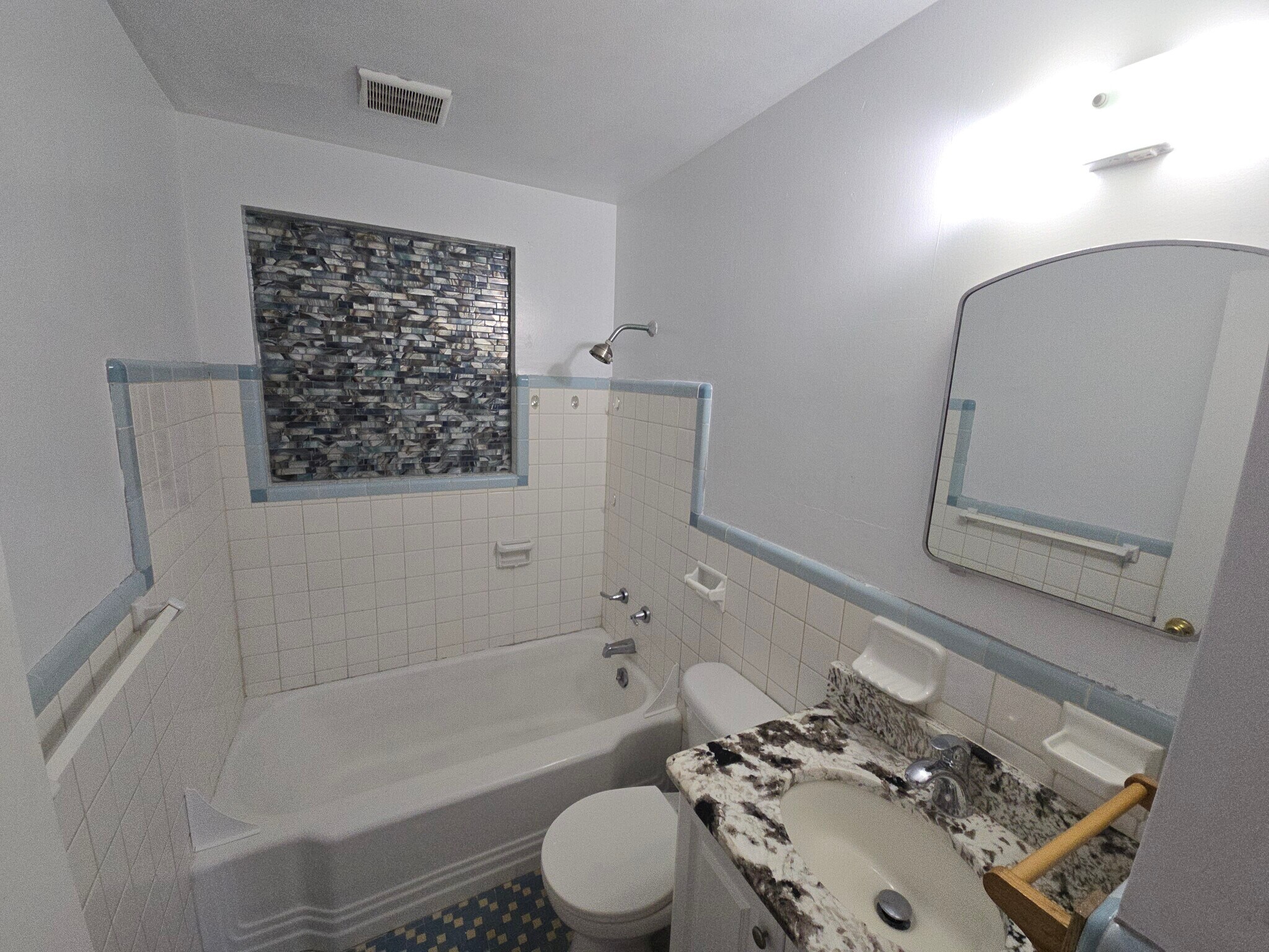 Building Photo - 714 E Crawford St