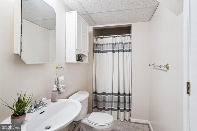 Building Photo - 813 Geronimo Dr