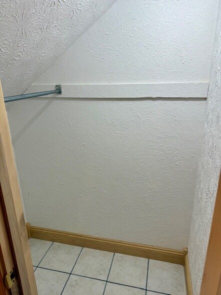 Building Photo - 1616 Spring Valley Dr