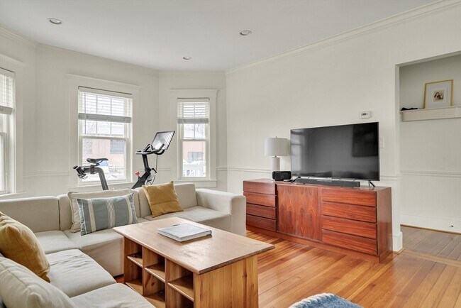 Building Photo - 266 Belmont St