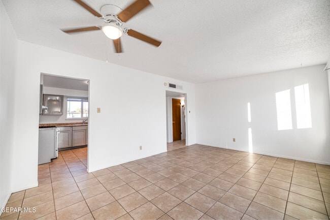 Building Photo - 5520 Edinburg Dr