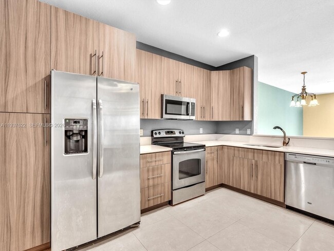 Building Photo - 3878 Tree Top Dr