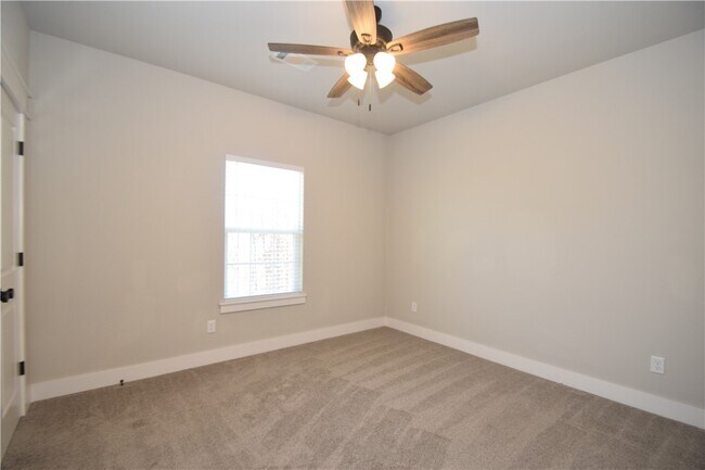 Building Photo - 42 Tummell Dr