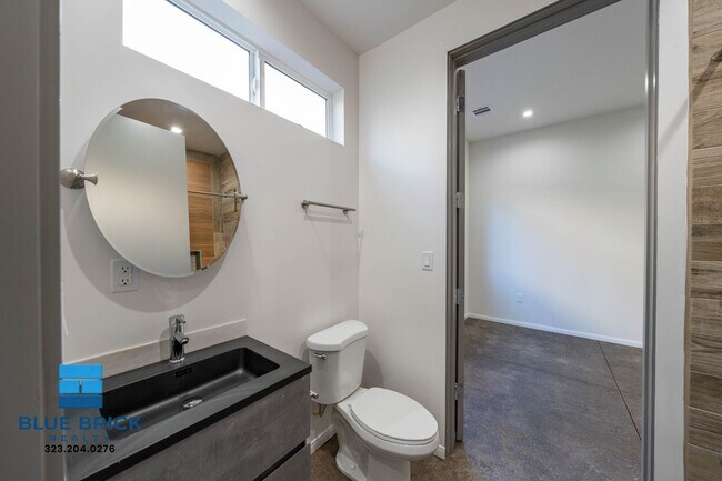 Building Photo - 5239-5241 Huntington Dr -