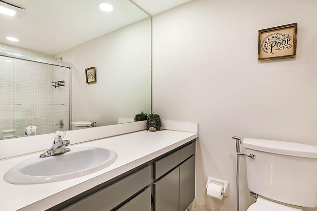 Building Photo - 575 Oaks Ln