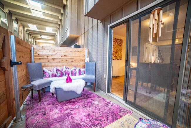 Building Photo - 4000 Oak St