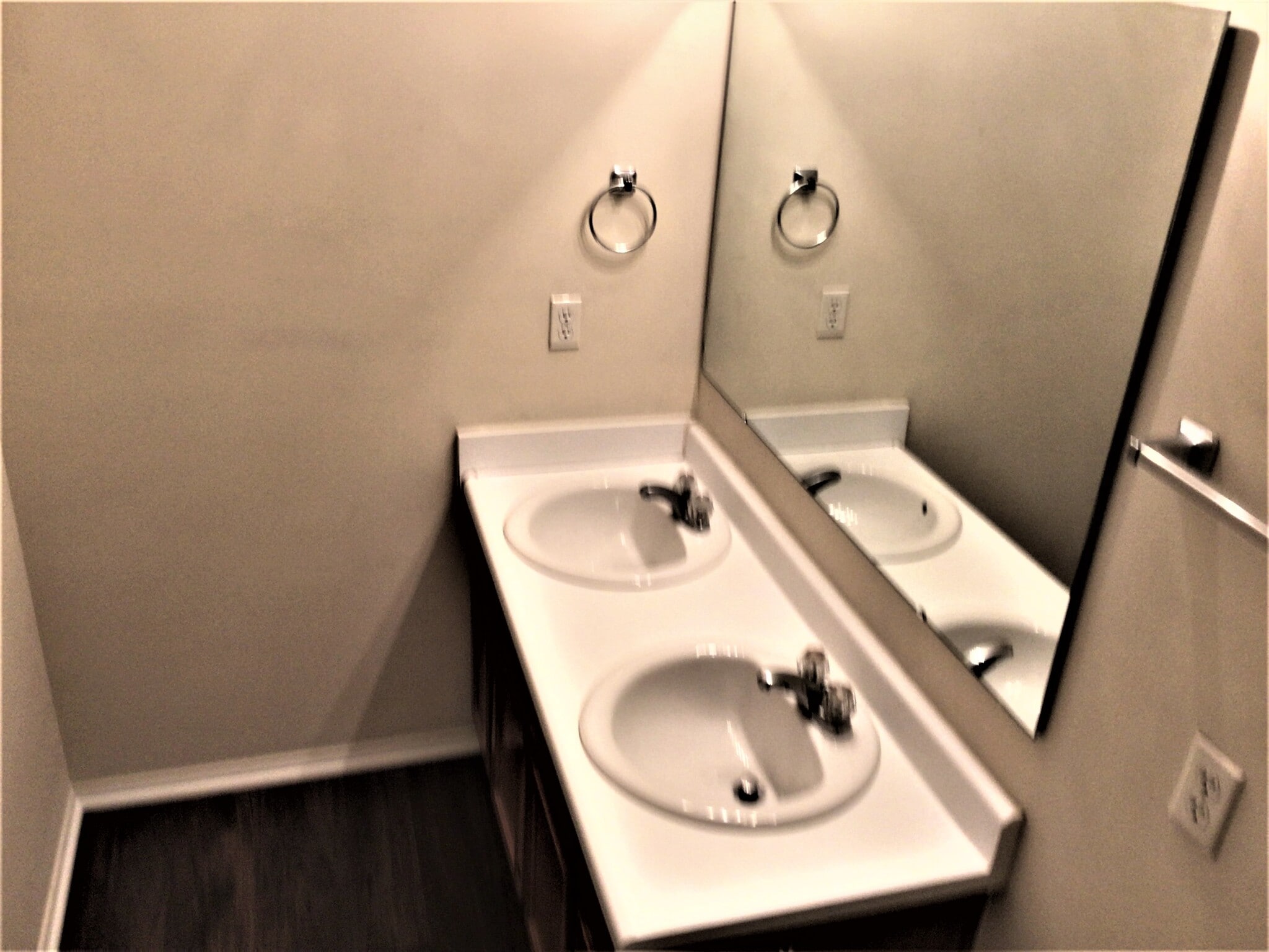 Building Photo - 3906 SE Jack Pine Ct