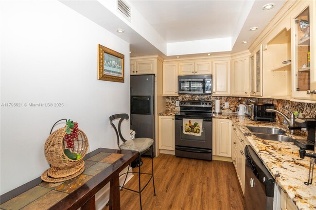 Building Photo - 7545 E Treasure Dr