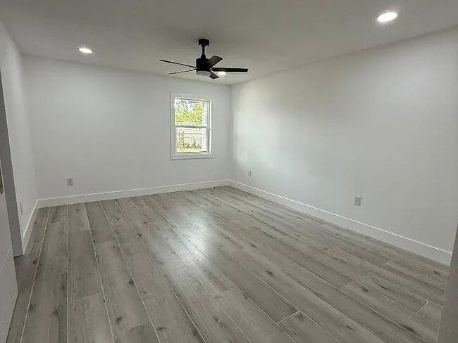 Building Photo - Beautifully Remodeled Tampa Rental | Prime Location