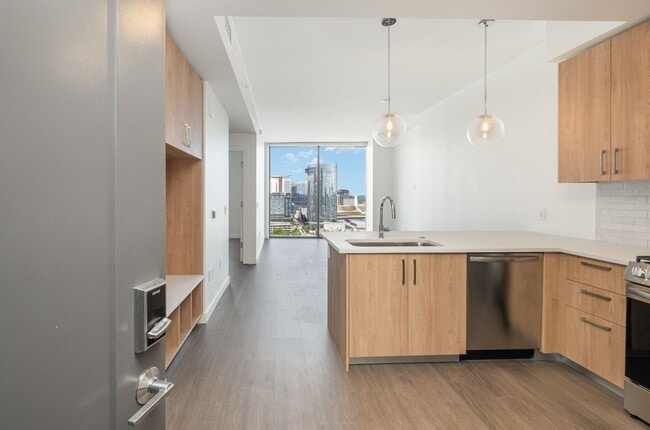 Primary Photo - Luxury 1-Bedroom Condo in The Pullman – Do...