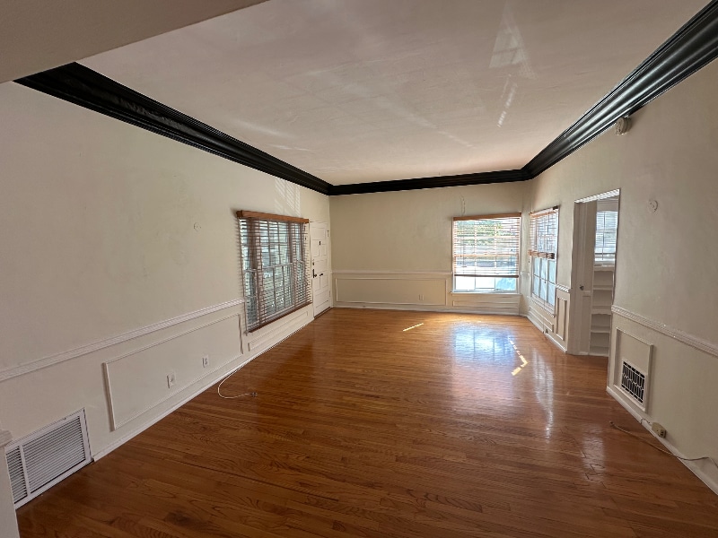 Building Photo - 9979 Robbins Dr