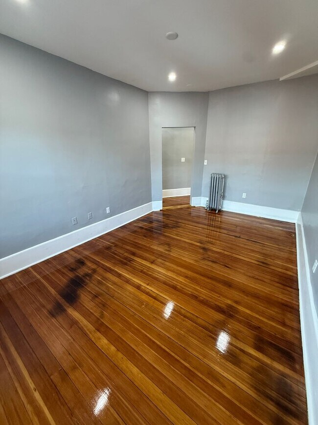 Building Photo - 2mil