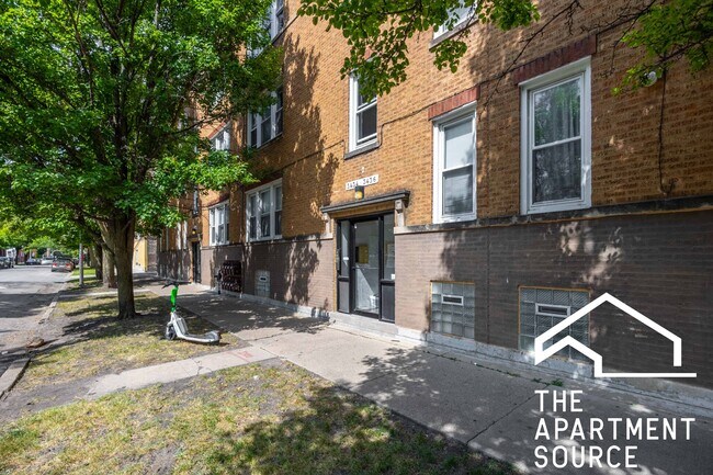 Building Photo - 3436 W Leland Ave