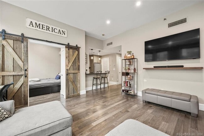 Building Photo - 83 Washington St