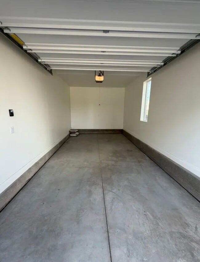 Building Photo - Beautiful Desert Color Condo!!