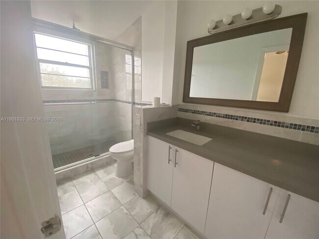 Building Photo - 654 Woodgate Cir